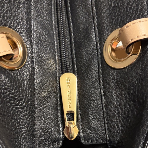Michael Kors Black and Tan Leather handbag. Like new no tags. - Picture 9 of 14